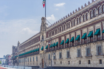 Obraz premium Beautiful building in the central square of Mexico City. Historic architecture, cultural heritage, and iconic landmark concept