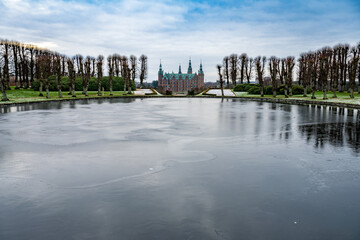 Obraz premium A nice view at Frederiksborg Castle with reflections