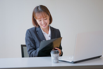 仕事するビジネスウーマン