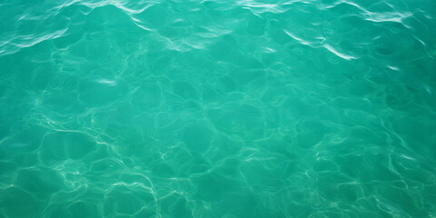 Obraz premium Clear turquoise water with gentle ripples reflecting light.