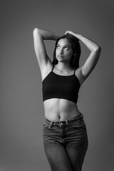 Naklejka premium Artistic black and white portrait of a young Hispanic woman posing expressively
