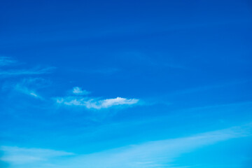 Obraz premium Panorama of cloud clear sky background for summer vacation concept at ocean and summer sea water with sunlight of beautiful cloudy 