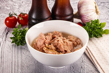 Canned tuna preserve for salad