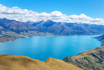 Fototapeta premium Lake Wanaka and the mountains, Otago, South Island, New Zealand, Oceania.