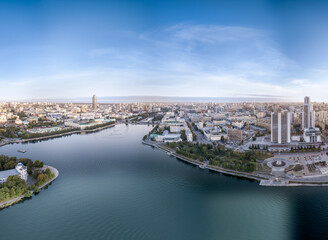 Obraz premium Embankment of the central pond and Plotinka. The historic center of the city of Yekaterinburg, Russia, Aerial View