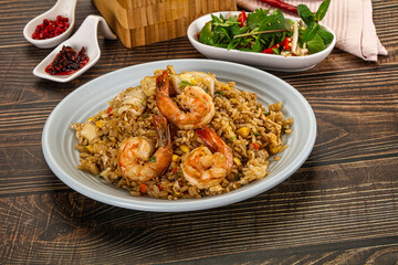 Vietnamese fried rice with prawn and squid Kom Ran