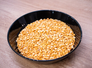 Peas are among the oldest and most widespread legumes. Green peas are suitable for preparing purees, thick soups, spreads, but also as a side dish to smoked meats.