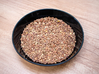 Lentils are a legume that is used all over the world and is one of the oldest foods of mankind. It is especially suitable for preparing soups, stews and salads.