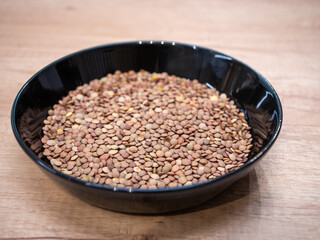 Lentils are a legume that is used all over the world and is one of the oldest foods of mankind. It is especially suitable for preparing soups, stews and salads.