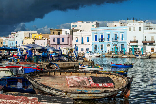 Jour d'orage dans le port de Bizerte en Tunisie