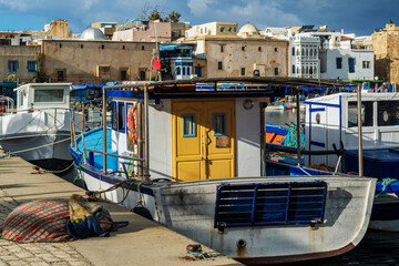 Bateau de pêche à quai