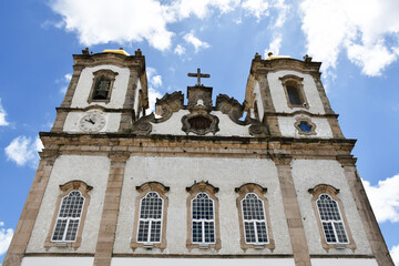 The Church of Our Lord of Bonfim, in Salvador, Bahia, is a symbol of faith and religious syncretism. Famous for the Lavagem do Bonfim and its colorful ribbons, attracting devotees and tourists.