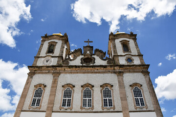 Fototapeta premium The Church of Our Lord of Bonfim, in Salvador, Bahia, is a symbol of faith and religious syncretism. Famous for the Lavagem do Bonfim and its colorful ribbons, attracting devotees and tourists.