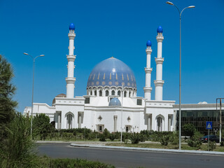 Obraz premium Mosque in the Ashgabat city centre, Turkmenistan, Asia.