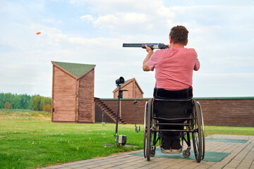 shooting to clay pigeon