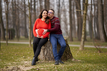 Fototapeta premium Expecting couple embracing outdoors