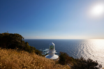 紺碧の大海原を背景に立つ室戸岬灯台