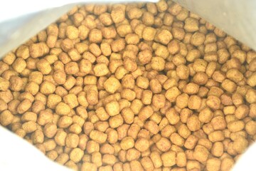 dry cat food in aluminum foil bag packging