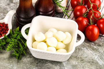 Small mozzarella mini cheese balls