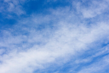 Cielo azul con nubes