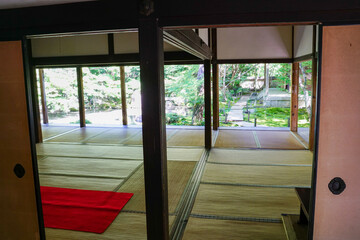 Fototapeta premium 京都洛北の寺院の境内