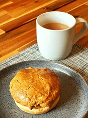 Pineapple Bun (Hong Kong) /Hong Kong Milk Tea.