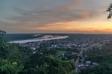 Fototapeta premium La ville de Rurrenabaque dans la forêt amazonienne en Bolivie 