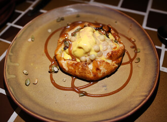 pie with ice cream 