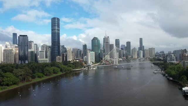 Aerial view of city botanic gardens, kangaroo point bridge, and brisbane river with modern skyscrapers and brisbane skytower, brisbane, australia.