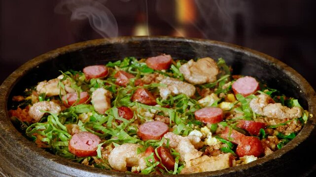 Tropeiro beans, with sausage, pork rinds, cabbage