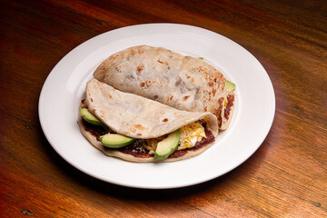 Baleada con huevo y aguante comida tradicional de HONDURAS 