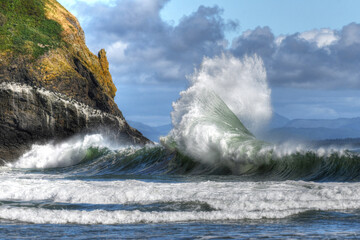 Huge waves forming in Cape Disappointment