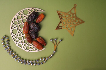 Fototapeta premium Dates Fruit Arrange With Islamic Decoration On Sage Background 