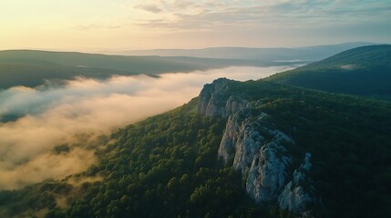Obraz premium Majestic Sunrise Over Foggy Mountain Ridge