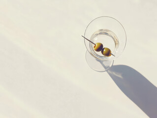 Obraz premium A classic dry martini in a V-shaped martini glass,