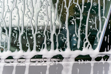 泡のカーテン 洗車のひととき