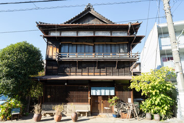趣のある古民家の外観