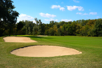 Obraz premium Landscape background of golf fairway in golf course with green grass and tree