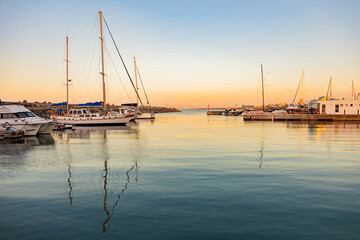 Obraz premium leisure yacht sailboats docked at small harbour in Cape Town at sunset