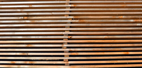 Schnitthölzer vor Sägewerk in Vorarlberg in Hittisau-Vorarlberg (Österreich)