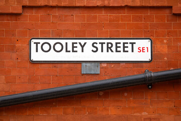 Fototapeta premium Tooley Street in London, UK