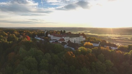 Obraz premium Zeil Castle in autumn from the air in Leutkirch im Allgäu