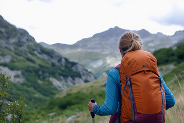 Naklejka premium Exploring mountain trails in the scenic countryside