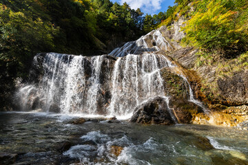 紅葉の白山白川郷ホワイトロード・姥ヶ滝
