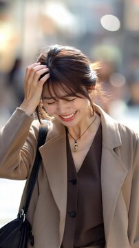 あまりに嫌なことがあって笑うしかないOLの女性