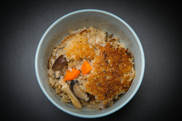 お正月に残ったお餅と米を一緒に炊き込んだ、うまみたっぷりの五目御飯