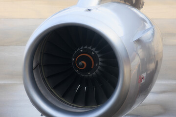 飛行機のエンジン　エアバス　A320