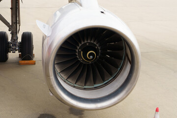 飛行機のエンジン　エアバス　A320