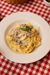  Fettuccine Alfredo with Mushrooms