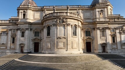 Obraz premium Basilica di Santa Maria Maggiore a Roma, Italia. Vista aerea del campanile e delle cupole della Basilica di Santa Maria Maggiore.